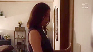 05312,A beautiful woman who feels