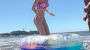 水着を脱がすと露になるプリプリ桃尻817wwwwwwwwwwww