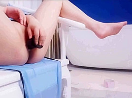 眼里泛着泪花(真人裸聊24小时少妇直播加微信dsy334452)