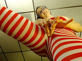 AdalynnX - Stretch My Hole!