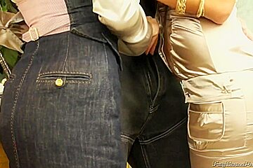 Adjusting Eurobabe Piss Fauc With Veronica Diamond And Adele Sunshine