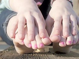 Alyx's Solo Foot Show