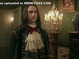 Anna Brewster desnuda en Versailles