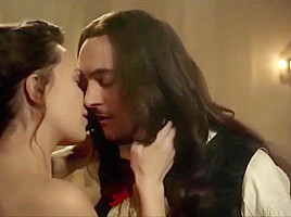 Anna Brewster desnuda en Versailles