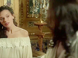Anna Brewster desnuda en Versailles