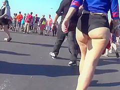 BIG ASSES IN THE WILD!