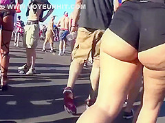 BIG ASSES IN THE WILD!