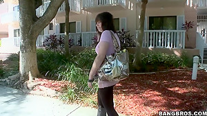 Bang buss catches chubby hot whore Dahlia Devo!