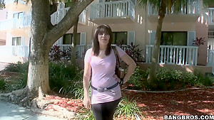 Bang buss catches chubby hot whore Dahlia Devo!
