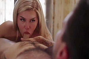 Beautiful Tranny Fucks 6 Min With Daisy Taylor