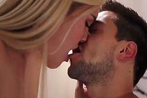 Beautiful Tranny Fucks 6 Min With Daisy Taylor