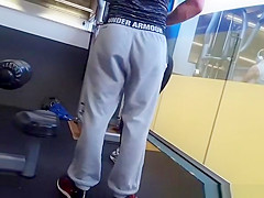 Big ass chick in tight sports pants