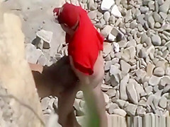 Blowjob and fuck in rocky seashore