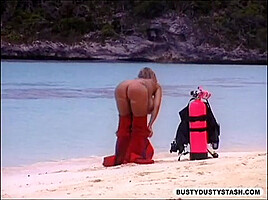 Boobs On The Beach - BigBoobBundle