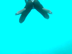 Bootylicious chick shows her tits under the water