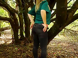 Breaking The Quarantine And Escaped For A Quickie In The Public Park