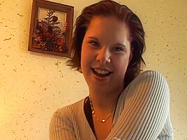 Brunette Fingert Sich Ihre Pussy Vor Der Kamera
