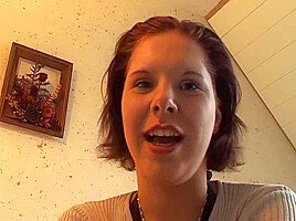 Brunette Fingert Sich Ihre Pussy Vor Der Kamera