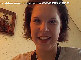 Brunette Fingert Sich Ihre Pussy Vor Der Kamera