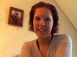 Brunette Fingert Sich Ihre Pussy Vor Der Kamera
