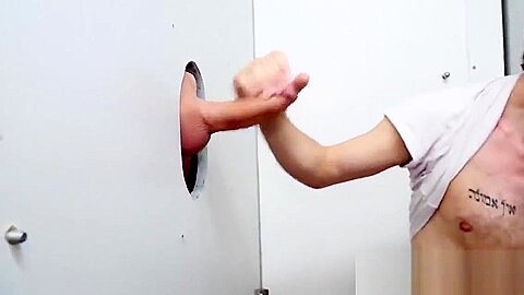 B&uacute cu tap the gloryhole
