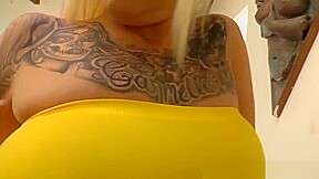 Bubblebutt Ho Masturbates