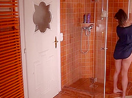 Butterfly pussy lips toe leg lover masturbates in shower