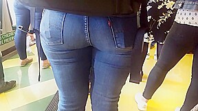 Candid junior milf pawg