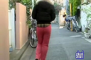 Casual oriental bimbo getting really stunned when she meets some sharking fella