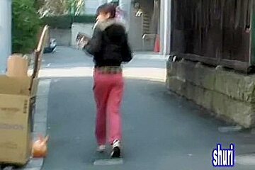Casual oriental bimbo getting really stunned when she meets some sharking fella