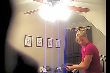 Chubby blonde is nude on the solo