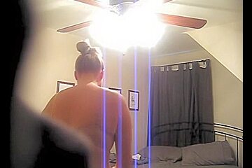 Chubby blonde is nude on the solo