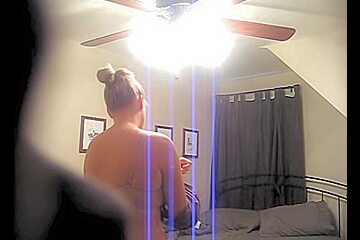 Chubby blonde is nude on the solo