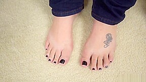 Chubby girl with big sexy feet