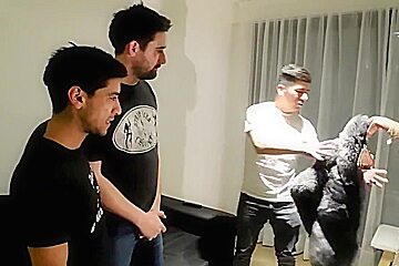 Cojiendome A Todos Los Vecinos - Perla Lopez