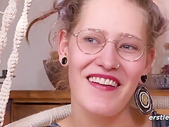 Die 24-jahrige Ines Steht Auf Fetischspiele Und Masturbiert Ausgiebig