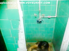 ESPIANDO A CARMEN EN LA DUCHA (SURVEY)