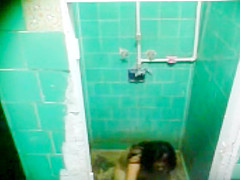 ESPIANDO A CARMEN EN LA DUCHA (SURVEY)