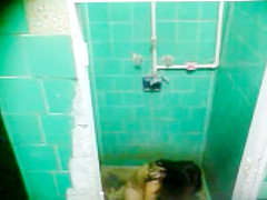 ESPIANDO A CARMEN EN LA DUCHA (SURVEY)