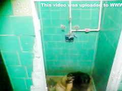 ESPIANDO A CARMEN EN LA DUCHA (SURVEY)