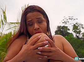 Follow The Bouncing Boobs of Isa Gomez