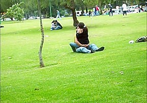 Frente al metro en el parque