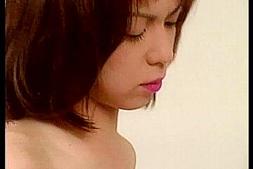 Fuckslut Oriental mince sifflé dur dans la chambre