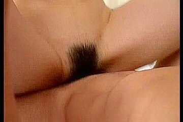 Fuckslut Oriental mince sifflé dur dans la chambre