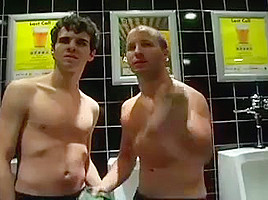 Gaymainstream-in toilet