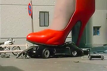 Giantess City Crush