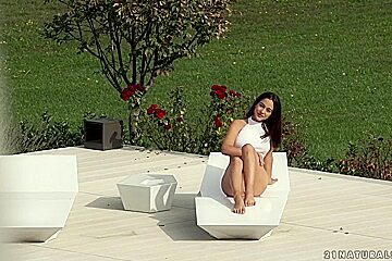Ginebra Bellucci In Morning In White