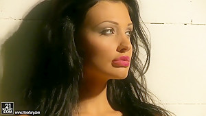 Glam queen 3, staring Aletta Ocean