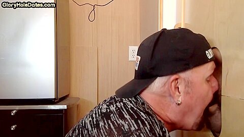 Gloryhole cum loving DILF sucks rod in homemade video