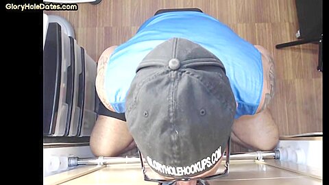 Gloryhole gaydaddy face jizzed after giving blowjob